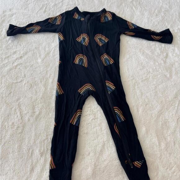 Kyte Baby black zip-up footie with Rainbow Pattern 3 to 6 - Picture 1 of 4